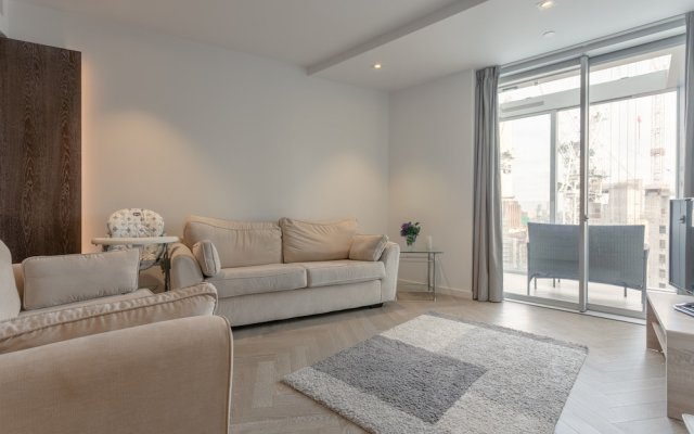 Incredible 1 Bedroom Penthouse with Balcony in Battersea
