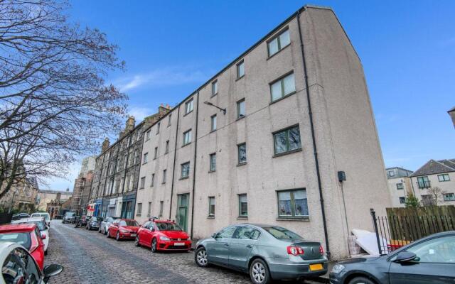 Edinburgh City Center Coady Apartment Sleeps 5 Free Car Park Space