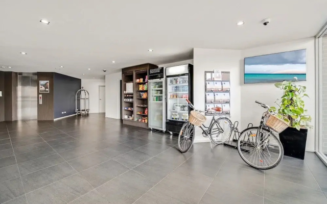Comfy Lakeside 1-bed With Secure Parking