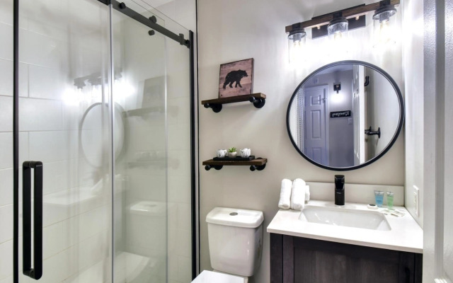 Elegant Apartment - View on Lake Tremblant & Mountain