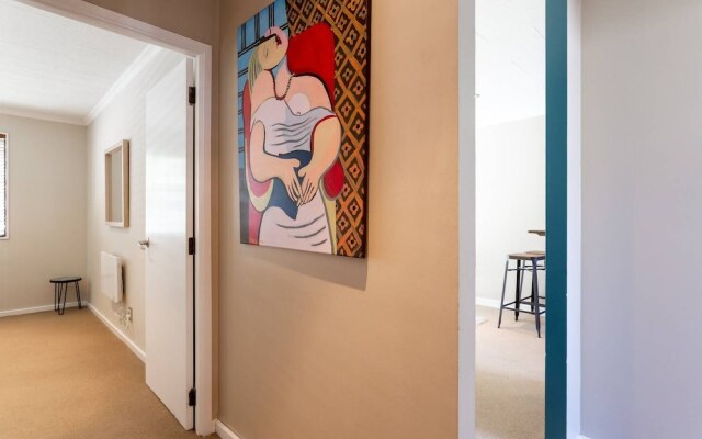 Spacious Central City Apartment with Parking