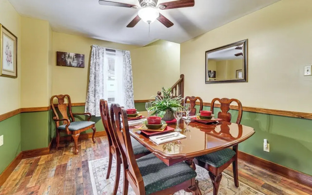 Grill, Dine & Relax Outside: Home in Tyrone!