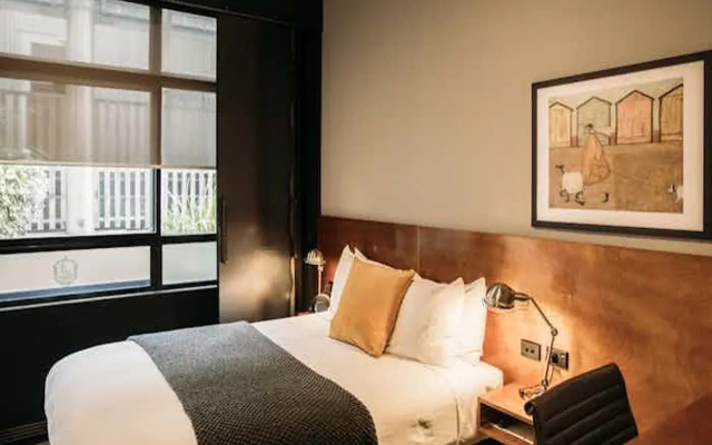 King and Queen Hotel Suites