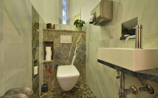 Luxurious Apartment Near River in Cezch Republic