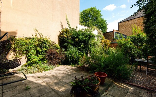 Bright and Breezy home by Clapham Common