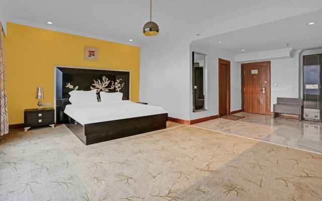 Oyo Townhouse 799 Royal Palms Hotel - Lily Collection