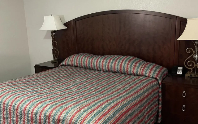 Four Corners Inn