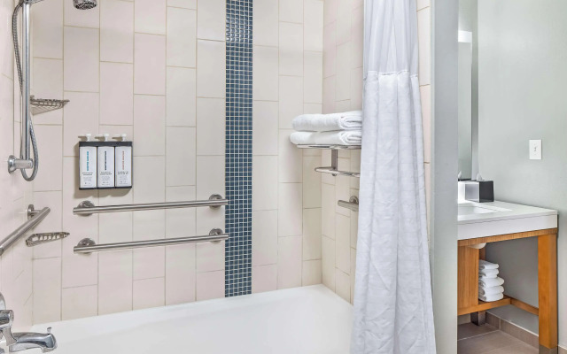 Hyatt Place Waikiki Beach