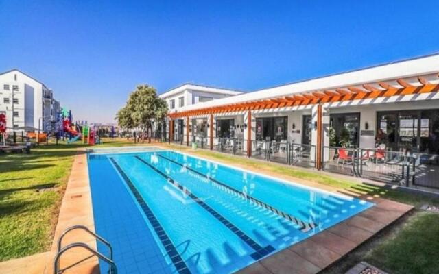 Alimama Spaces: the Manson's Greenstone