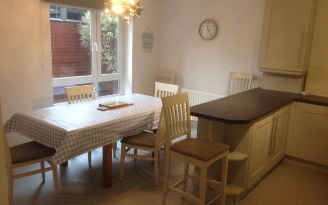 The Beeches - Serviced Duplex Apartment