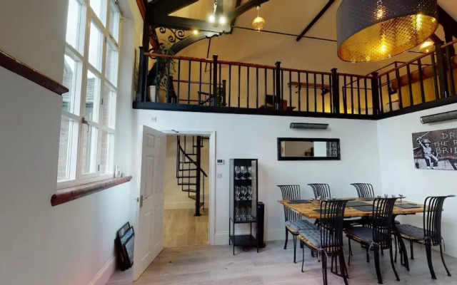 Hu1 Boutique City Apartment - Sleeps 6