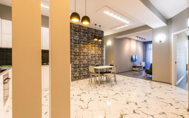 Apartment on Saakadze Square