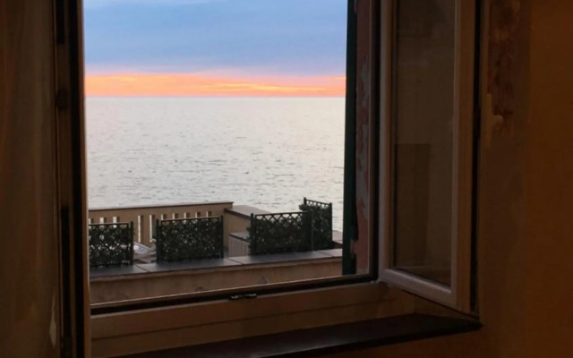 Romantic Sea View Flat in Genova Nervi