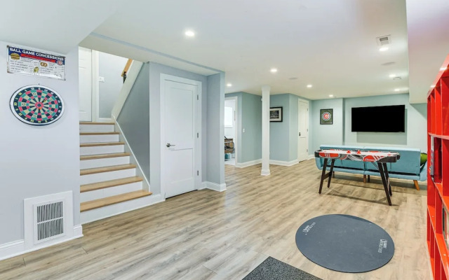 Game Room, Deck & Yard: Chicago Home