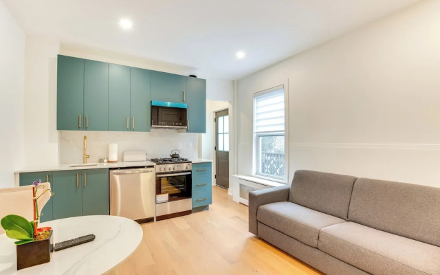 Centrally Located & Pet Friendly: Yonkers Studio!