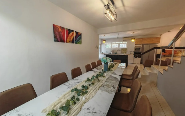 Taman Duta KL Deluxe Villa by uBook