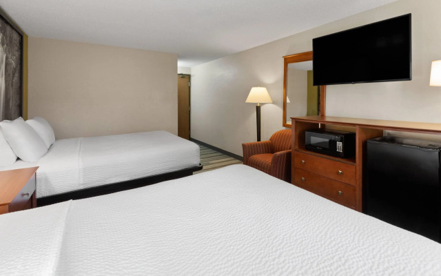 Super 8 by Wyndham Winona MN