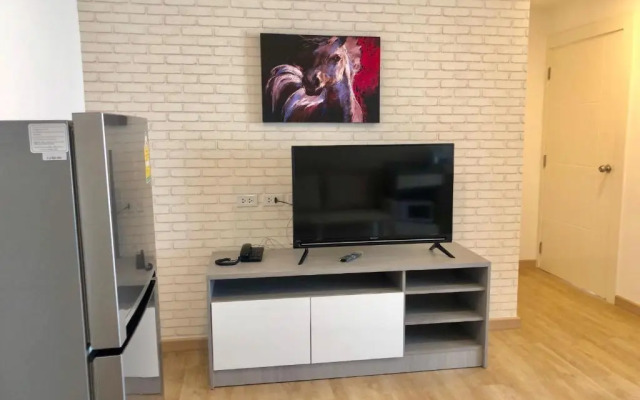 The Lux Ladprao 10