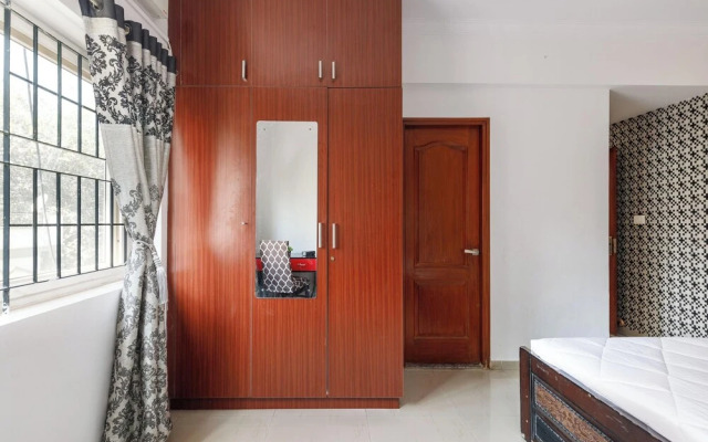 The Crimson Cove15 Min From BLR Palace