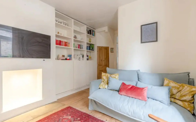 Newly Renovated 2 Bedroom Apartment in Earlsfield With Garden