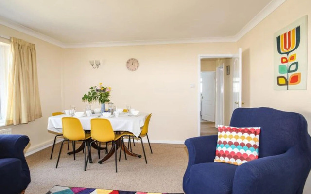 Homely, 4-bed House Close to Stunning Beach