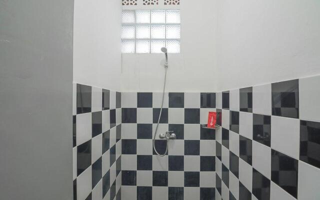 RedDoorz Hostel near Braga Citywalk