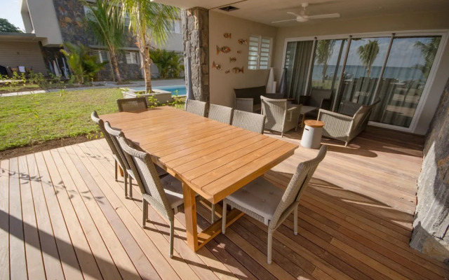 L'Escale Beachfront Luxury Suite By Dream Escapes