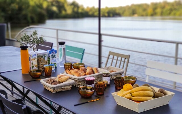 Péniche Carpe Diem La Rivière House