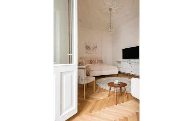 Premium Warsaw Center Studio