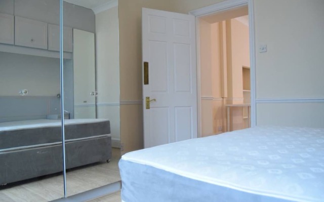 3 Bedroom Bayswater Flat