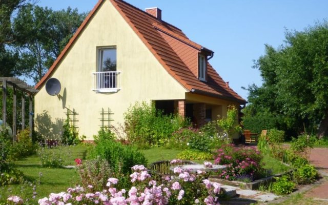 Peaceful holiday home in Niendorf with garden seating and parking