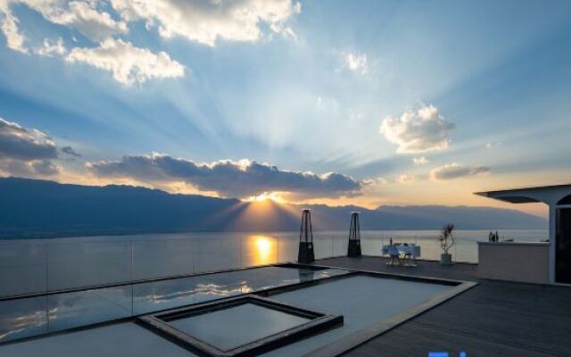 Dali First Glimpse Cloud Top Cliff Beauty Hostel