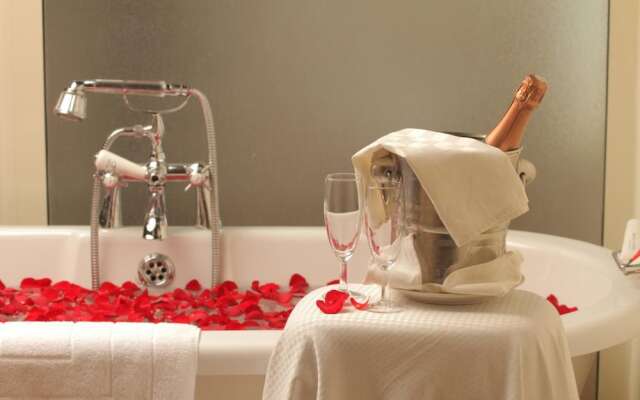 Le Petit Village Hotel & Spa