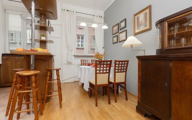 Apartment Near Royal Castle by Renters