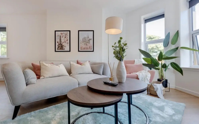 Scarborough 2BR Apt Near Beach & Park