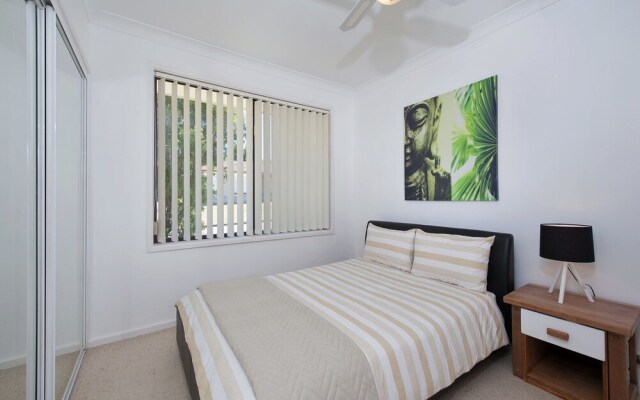 Blue Swimmer, 33 Danalene Parade