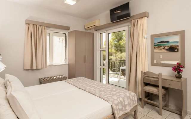 Niriis Hotel