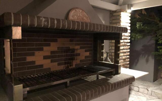 Contemporary Farmhouse with BBQ in North Evia