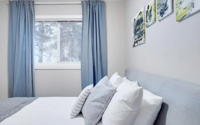 Gorgeous 2Br Condo w Parking Patio Coffee