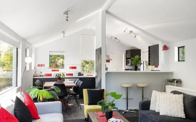 Modern Family Home 350 meters to Town Centre