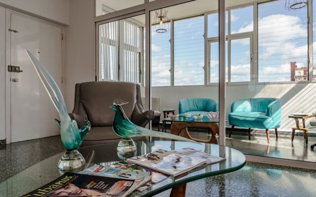 Leonidas Mid-Century Apartment