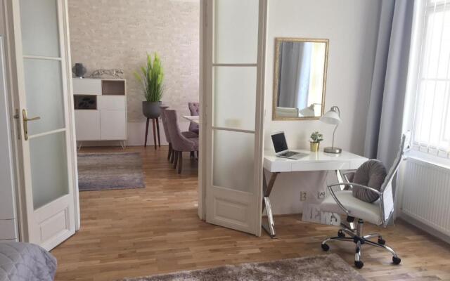 NEW DESIGN & STYLE Apartment Old Town XXL