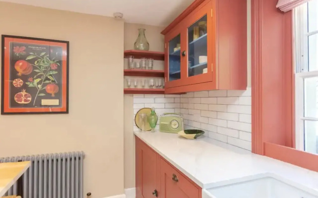 Stunning 2 Bedroom Apartment in the Heart of Chelsea