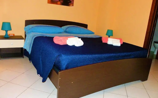 Piramide House
