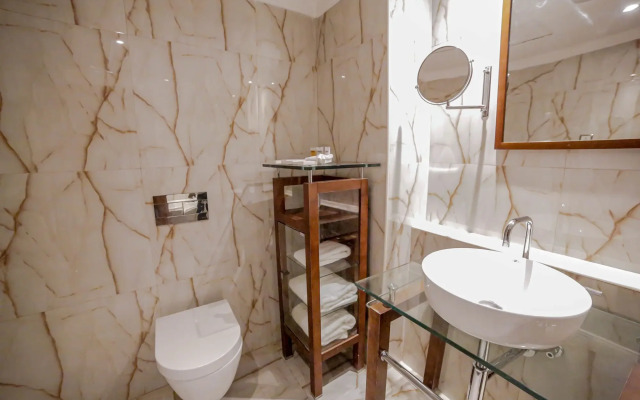 Victoria Crown Plaza Hotel