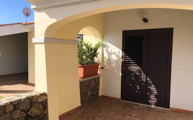 House With 2 Bedrooms In Tanaunella, With Wonderful Sea View And Furnished Terrace 200 M From The Beach