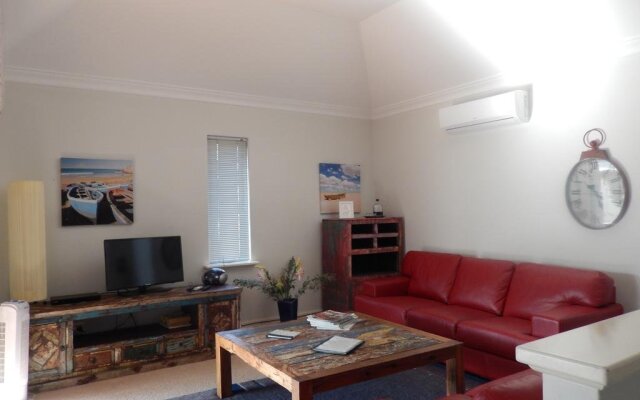 Corporate Self Contained Unit - Fraser Street