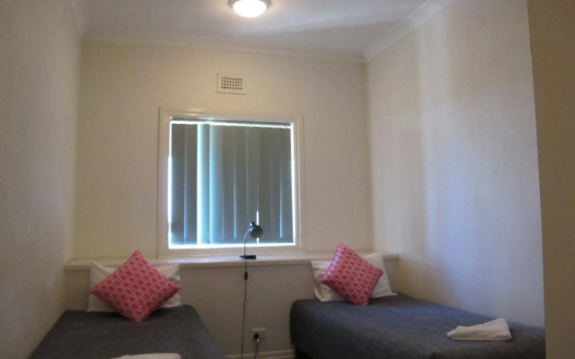 Hampton Court Apartments