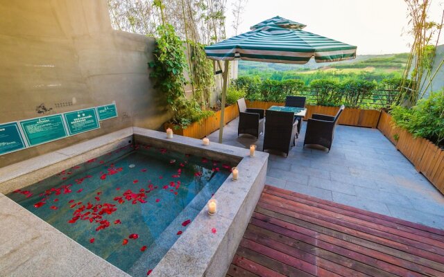 Fengxiang hot spring Hotel