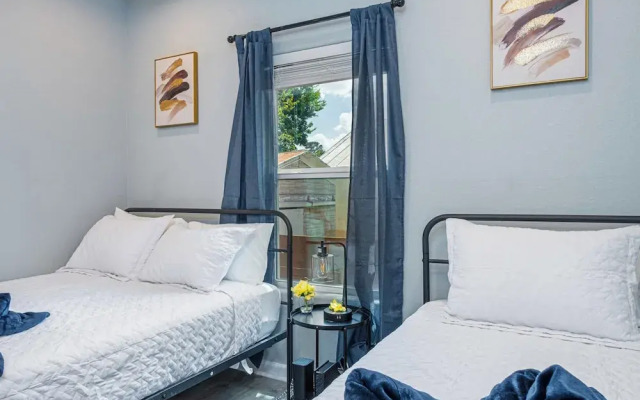 Heaven-sent Convenient 4br/ 3BA Near Downtown